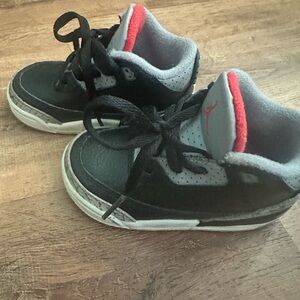 Retro Jordan 3 Black and Red Sneakers